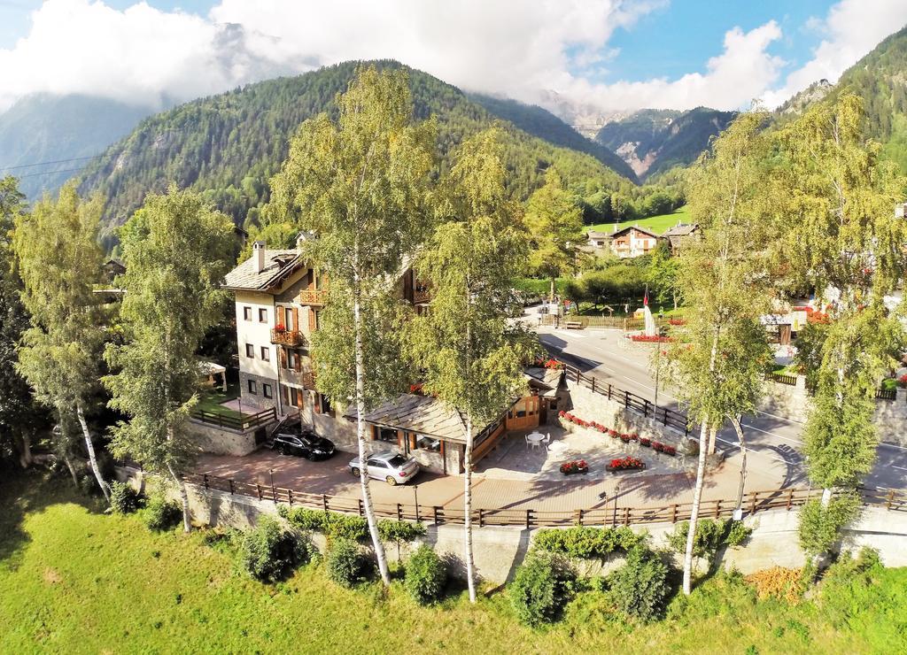 Hotel Stella Del Nord Courmayeur Bagian luar foto