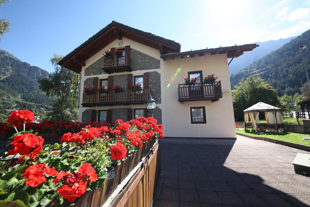 Hotel Stella Del Nord Courmayeur Bagian luar foto