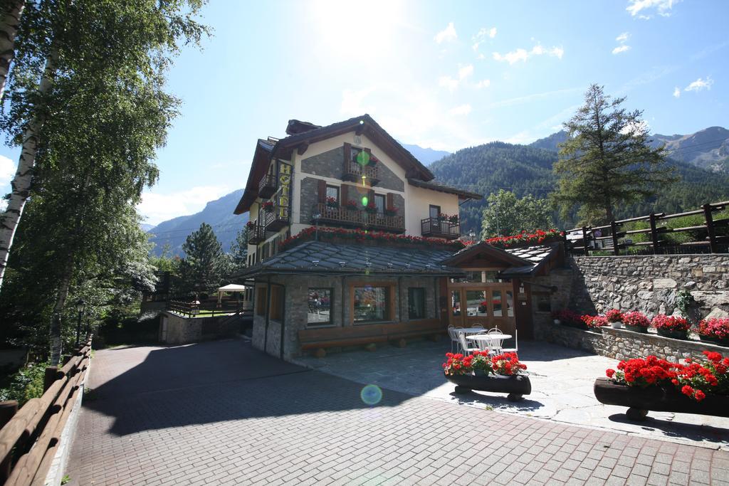 Hotel Stella Del Nord Courmayeur Bagian luar foto