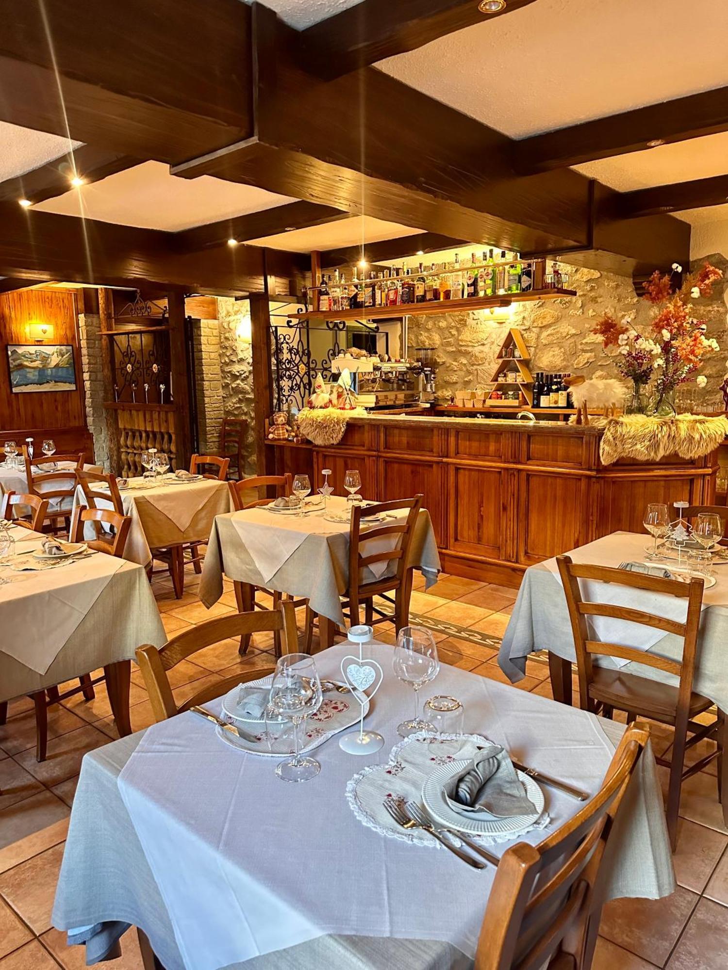 Hotel Stella Del Nord Courmayeur Bagian luar foto