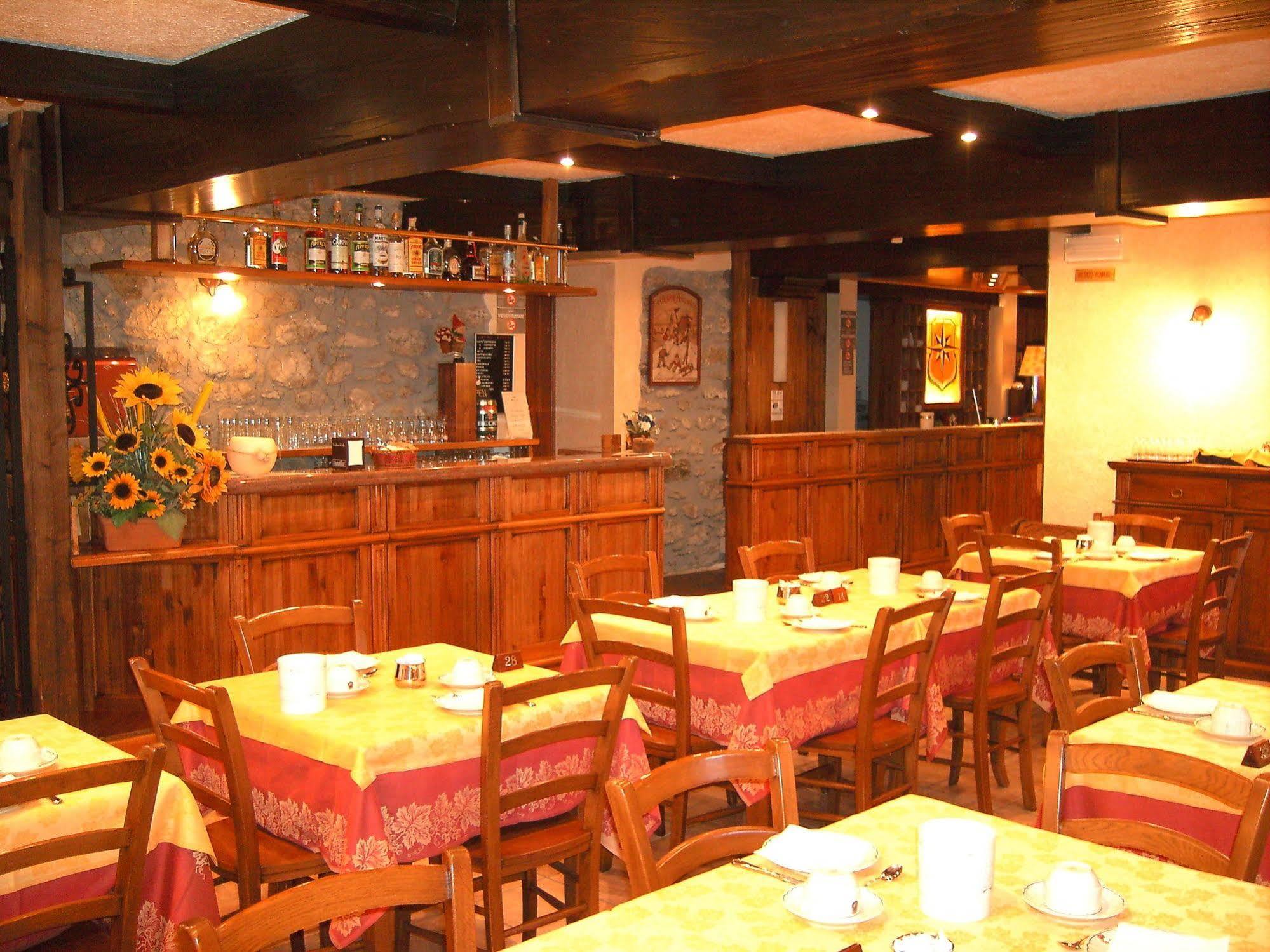 Hotel Stella Del Nord Courmayeur Bagian luar foto