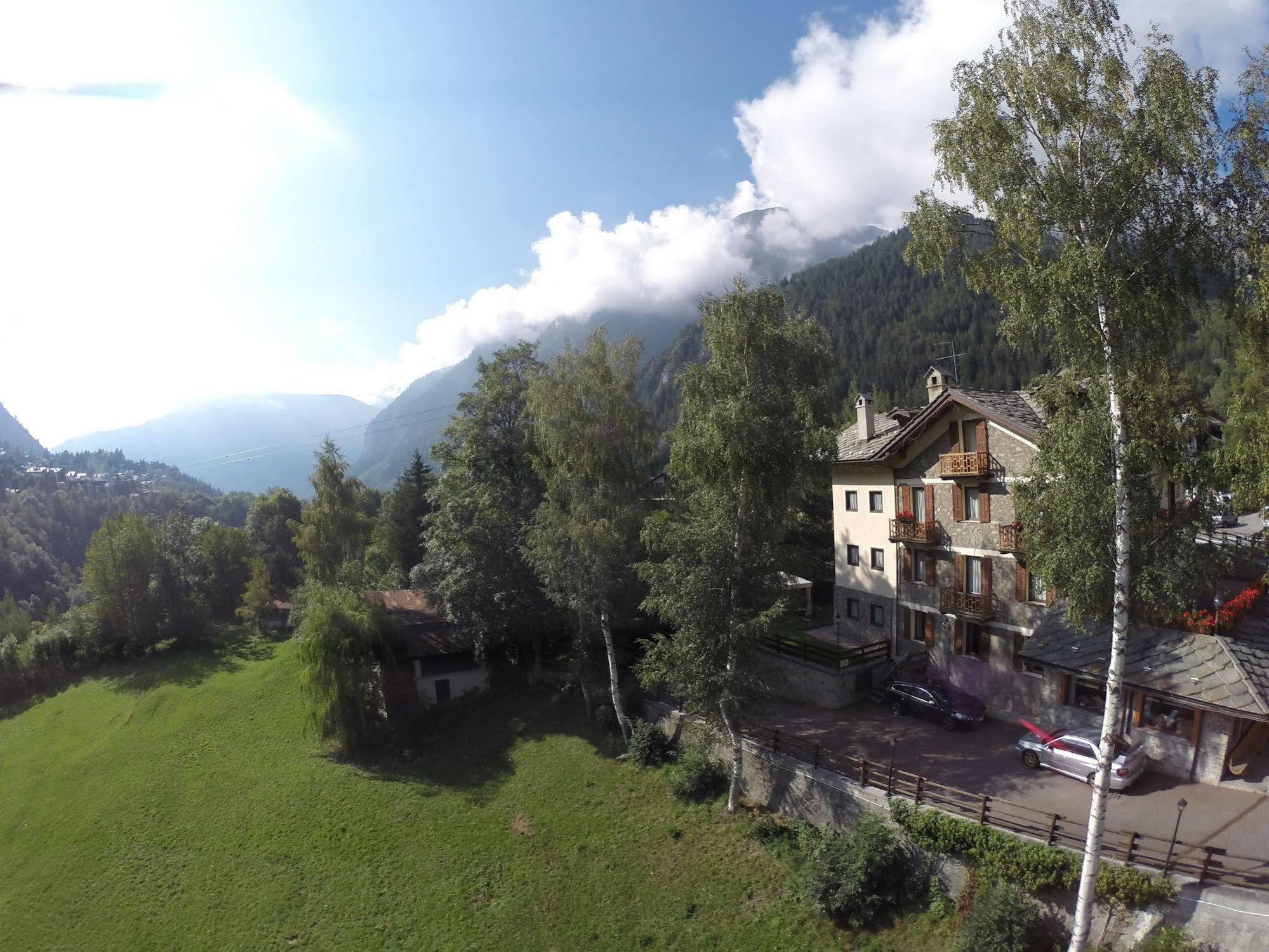 Hotel Stella Del Nord Courmayeur Bagian luar foto