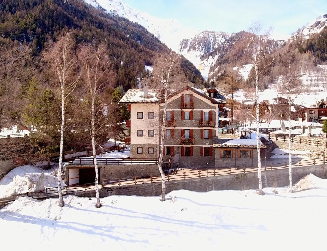 Hotel Stella Del Nord Courmayeur Bagian luar foto